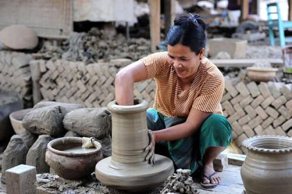 A local artisan is making a pot in yandaboo village