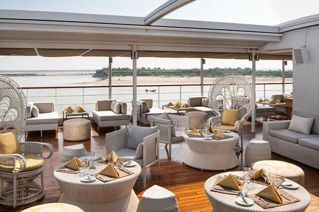 ALFRESCO DINING STRAND CRUISE