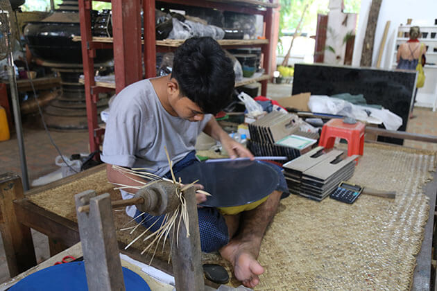 Bagan lacquerware workshop