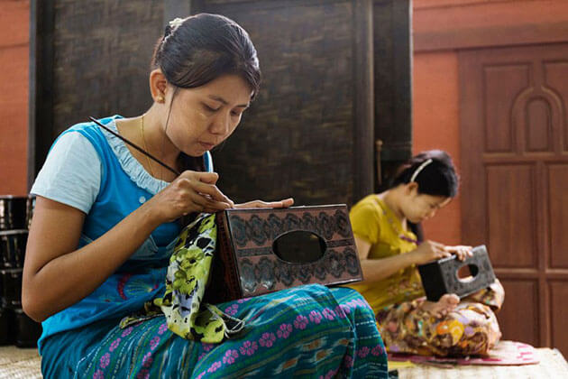 Bagan lacquerware workshop