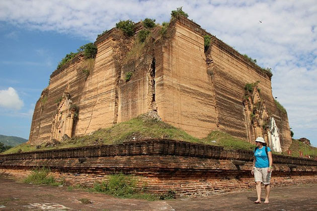 Mingun Pahtodawgyi - the largest unfinised pagoda in the world