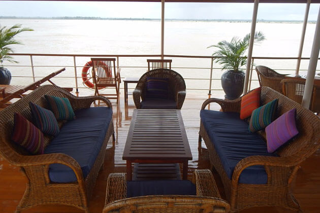 RV Kha Byoo Pandaw Cruise lounge