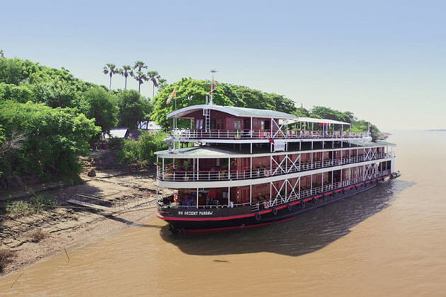 RV Orient Pandaw at port