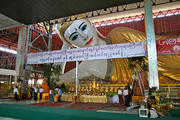 chauk htat gyi pagoda - one of the most sacred pagoda to visit in Myanmar river cruise