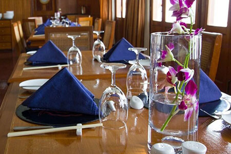 kanee pandaw restaurant on board