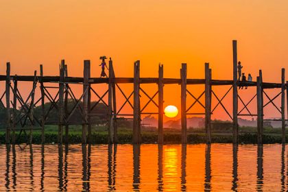 the enchanting sunset on U bein bridge